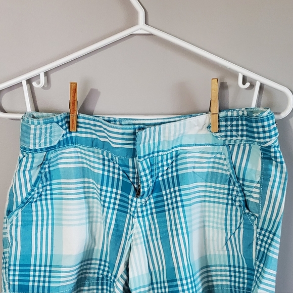 Old Navy Low Rise Shorts size 2 - Picture 1 of 2